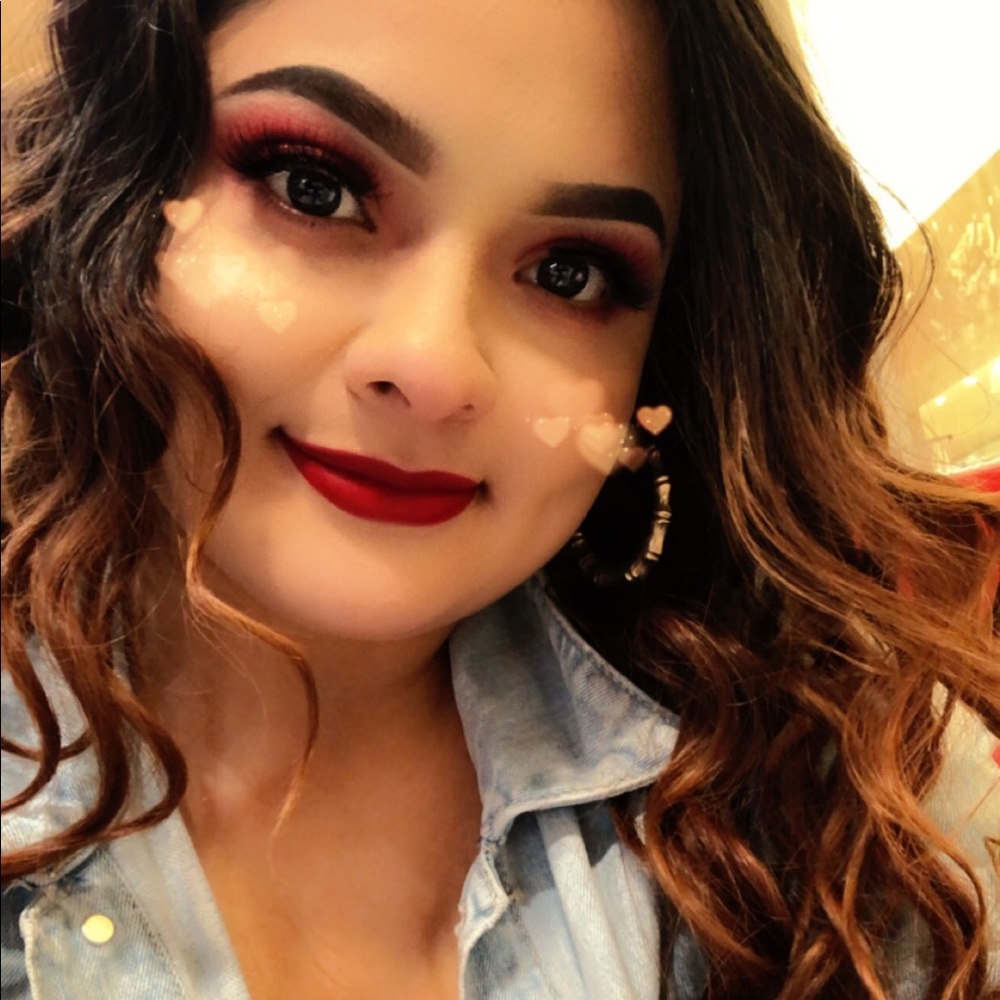 Meet your Posher, Celeste